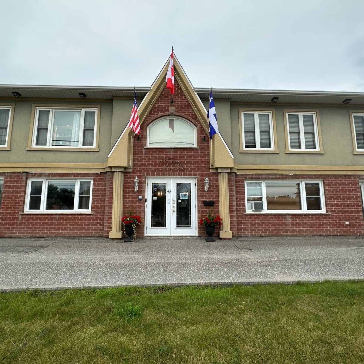 Façade of the Motel Le Refuge.