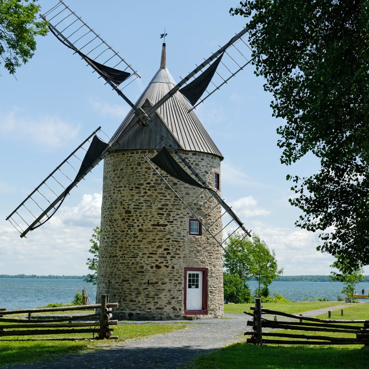  Pointe-du-Moulin en été.