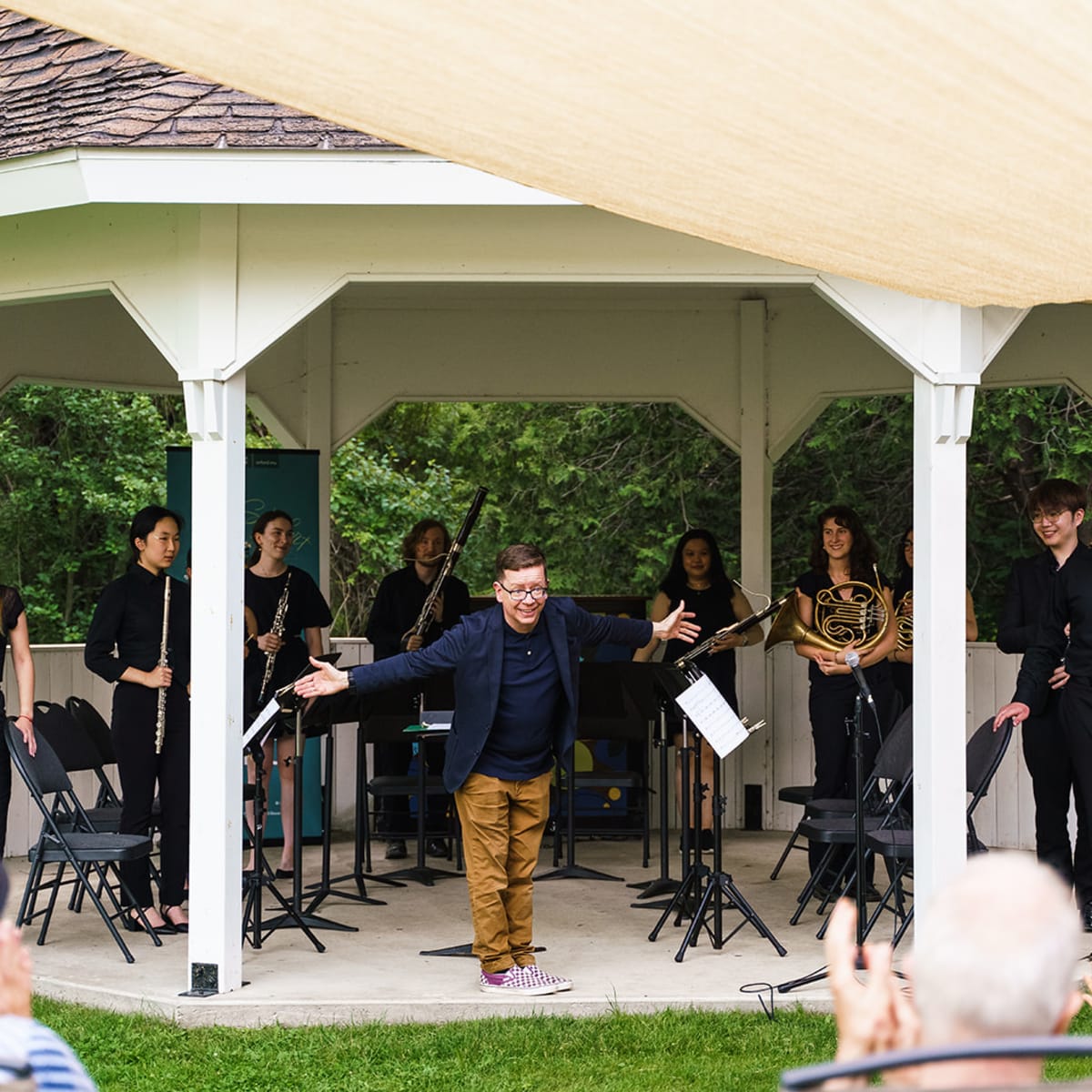 Municipalité d'Orford - Un orchestre jouant dans un parc