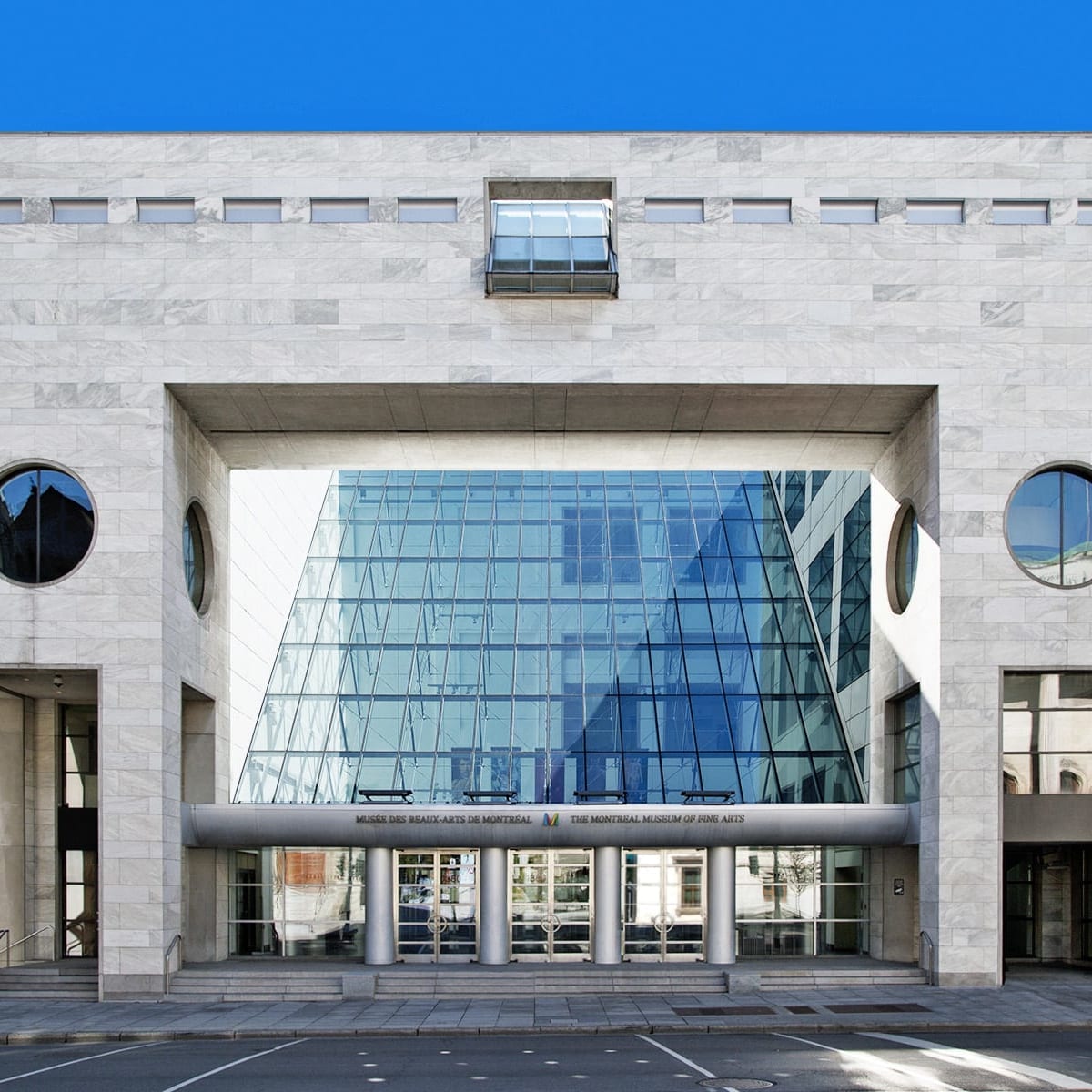 Vue extérieure du Pavillon Jean-Noël Desmarais du Musée des beaux-arts de Montréal.