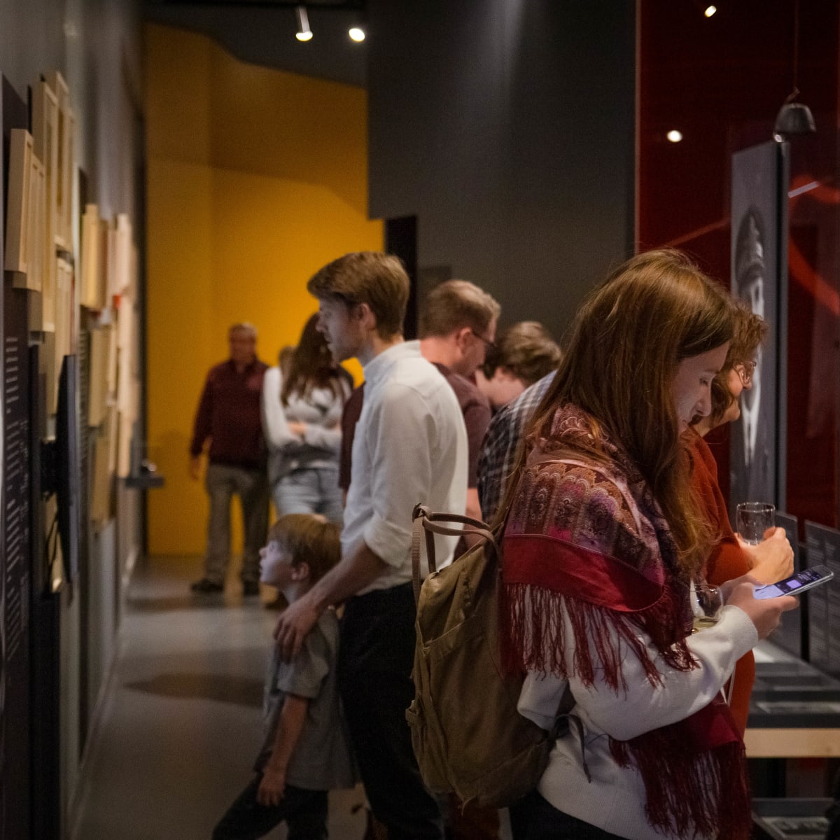 Vue de l'exposition permanente Visages et paysages au Musée du Bas-Saint-Laurent.