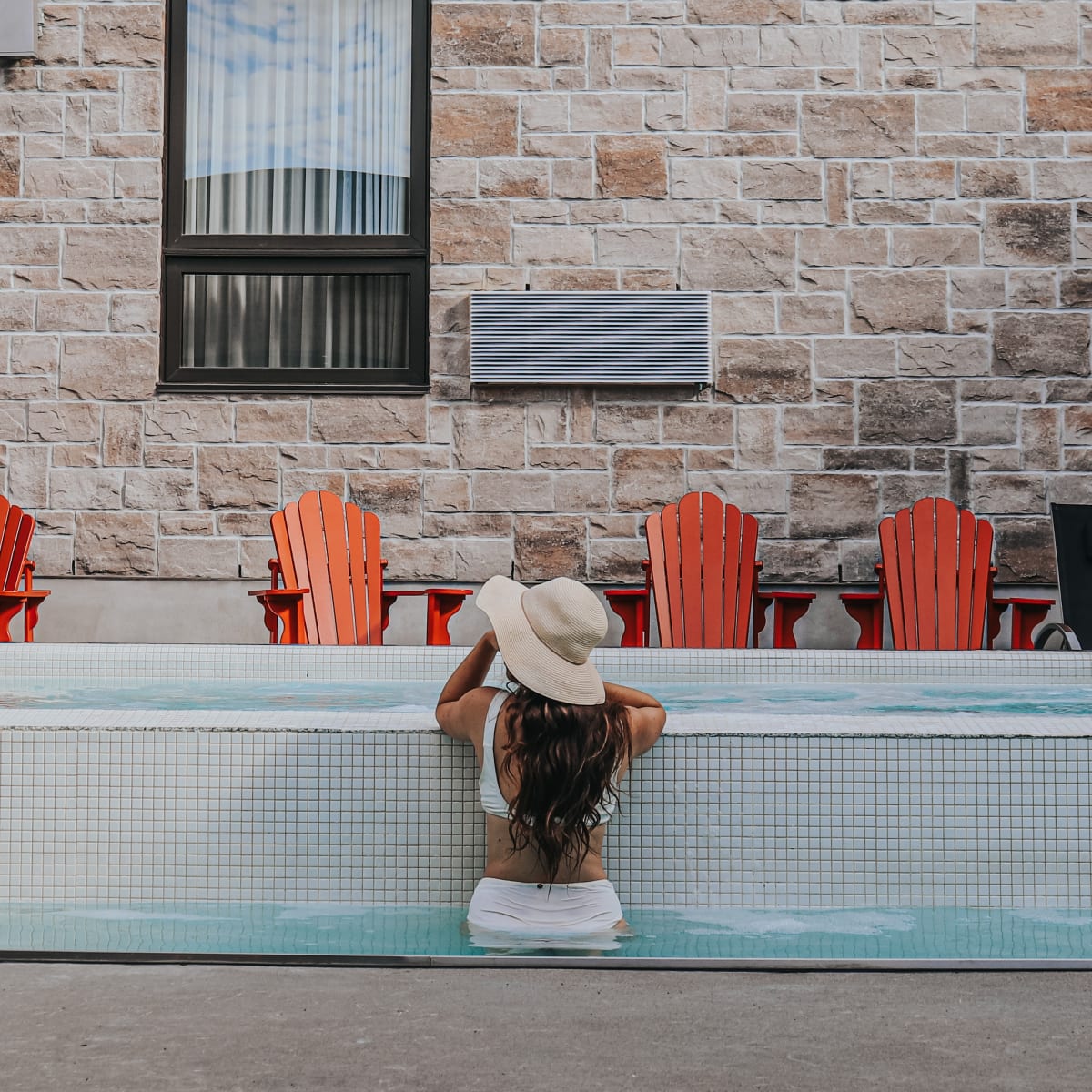Hôtel V : piscine
