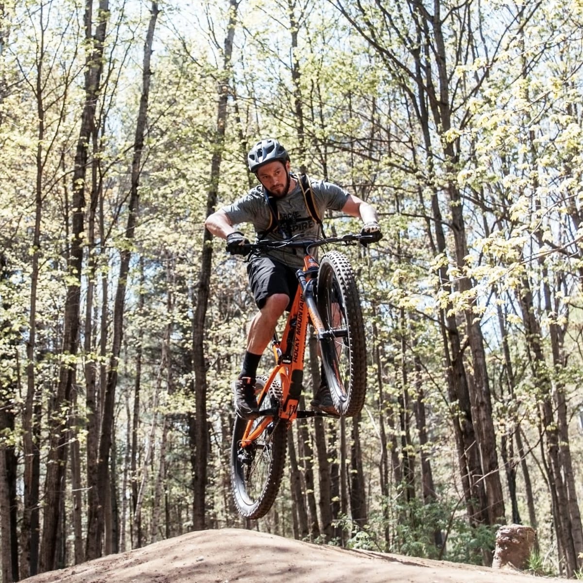 Personne faisant du vélo.