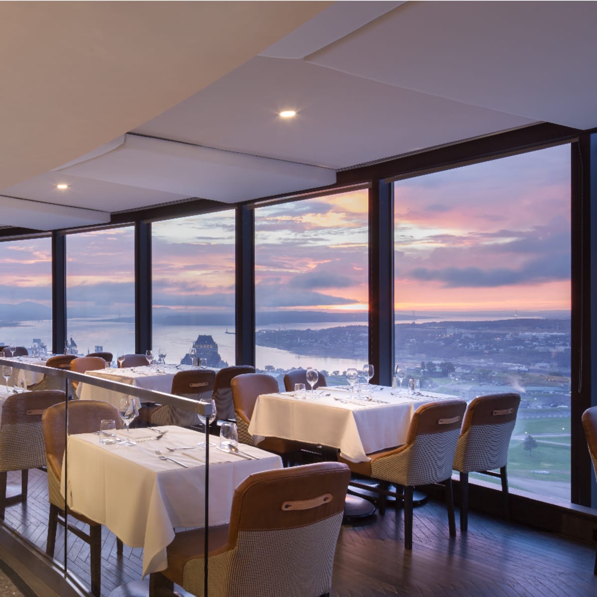 Bistro Le Ciel au coucher de soleil