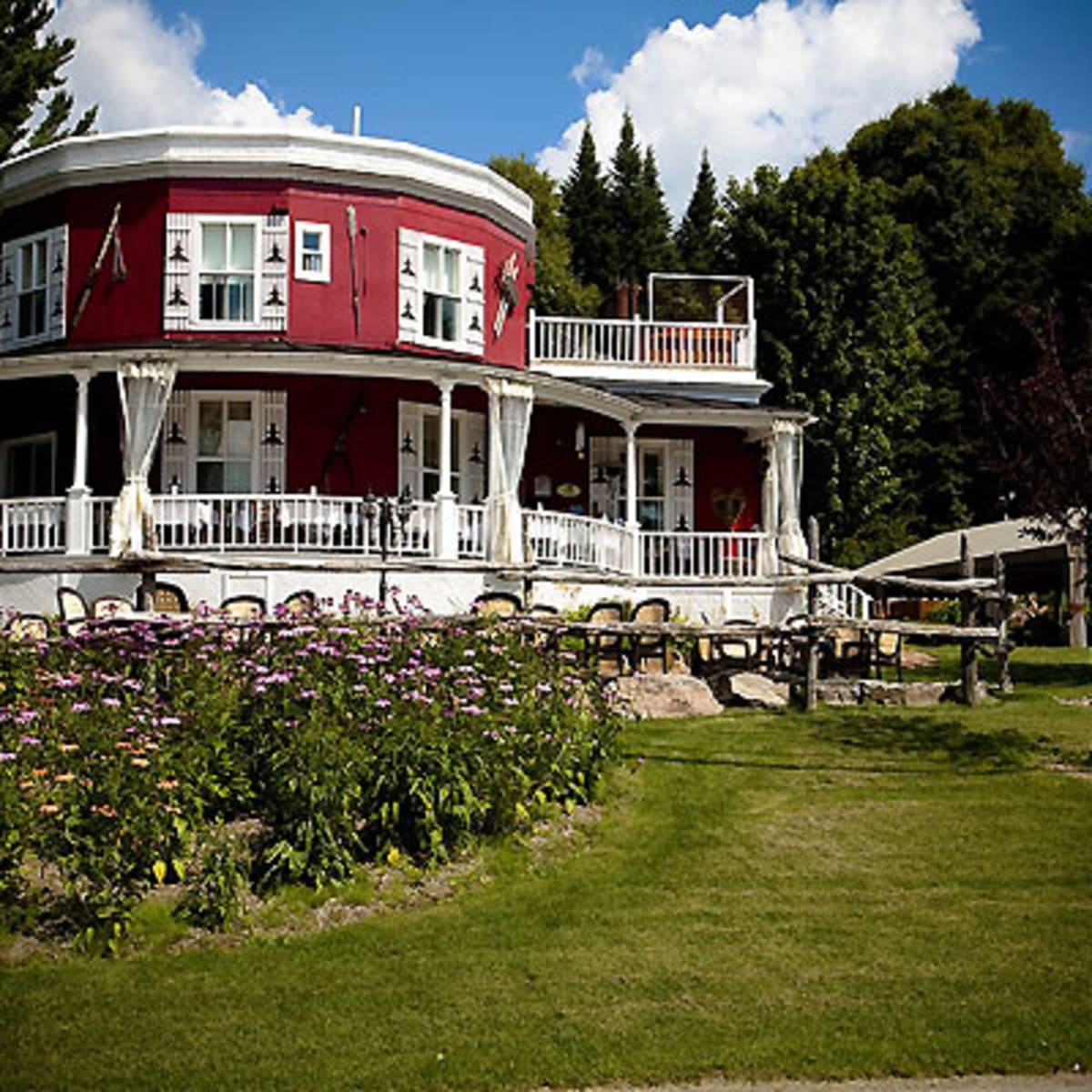 auberge_de_la_tour_du_lac_1
