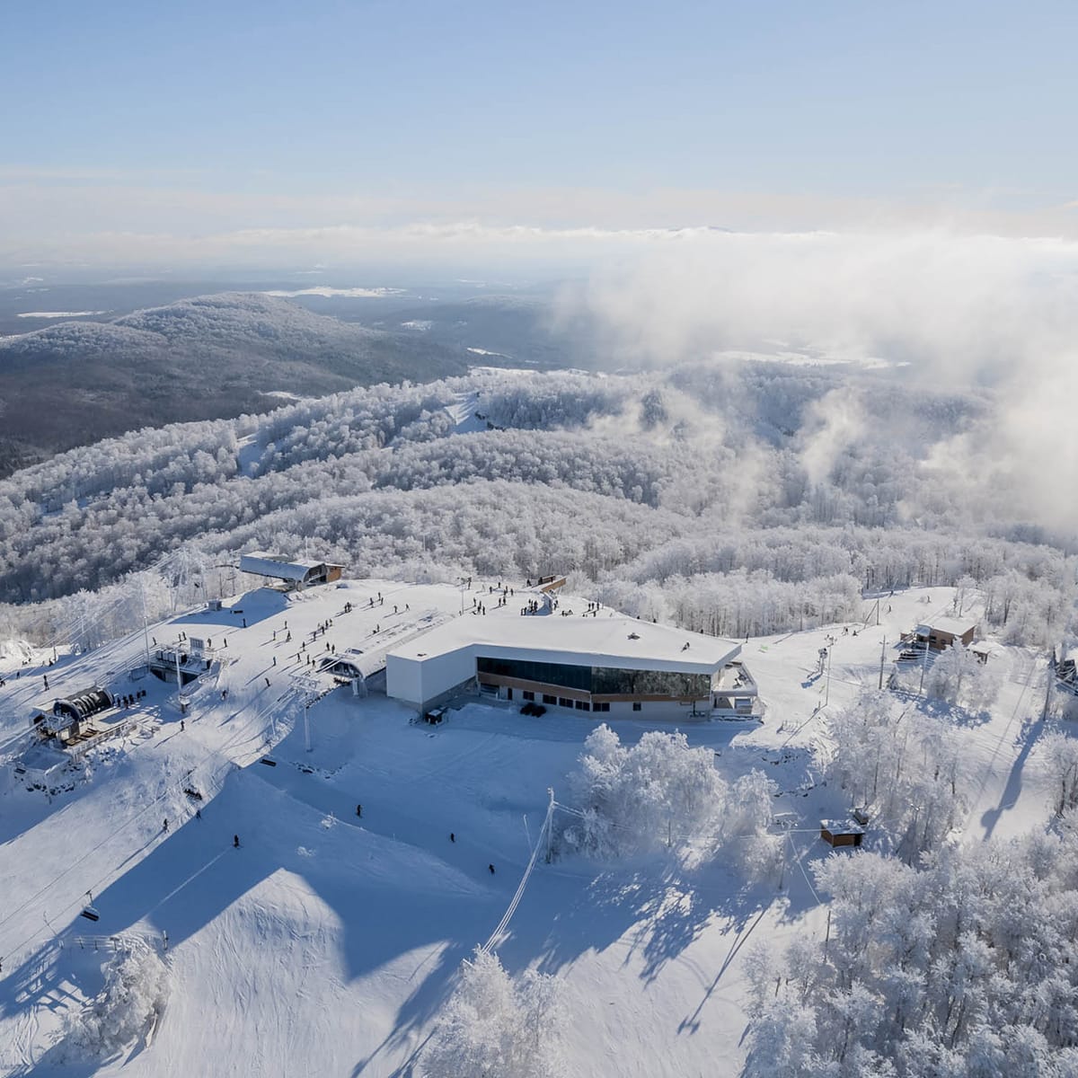 bromont_montagne_dexperiences___station_de_ski_2_h