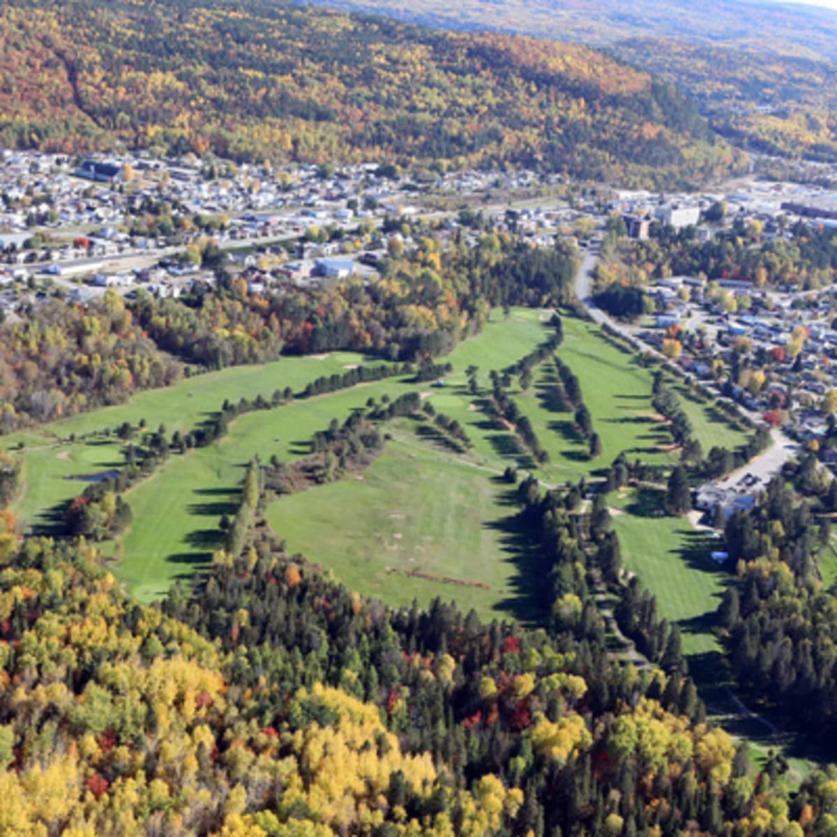 club_de_golf_et_de_curling_la_tuque_2000_inc_1_a