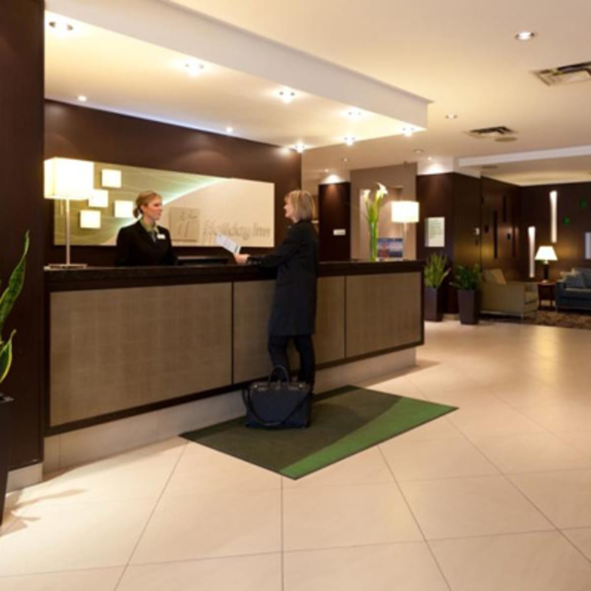 holiday_inn_laval_montreal_2