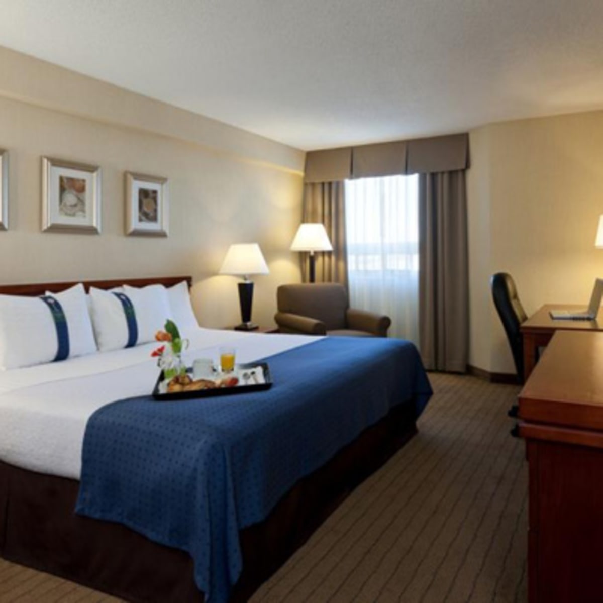 holiday_inn_laval_montreal_4