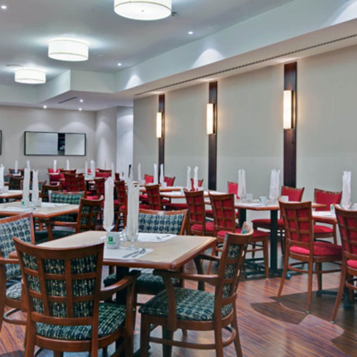 holiday_inn_laval_montreal_8