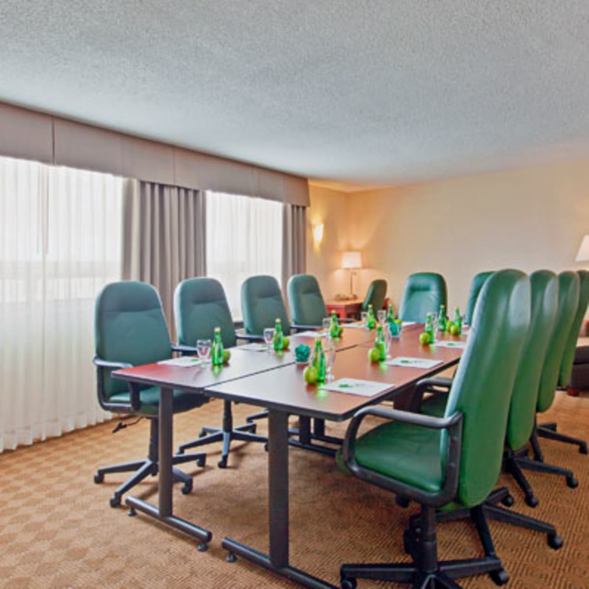 holiday_inn_laval_montreal_9
