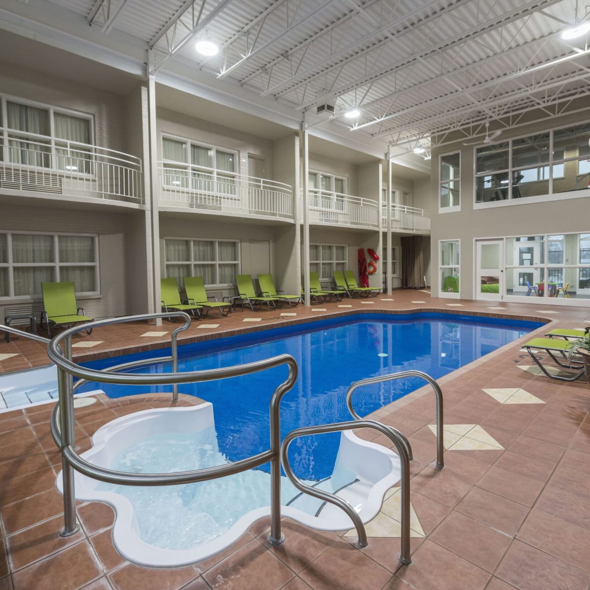 hotel_et_suites_le_dauphin_7