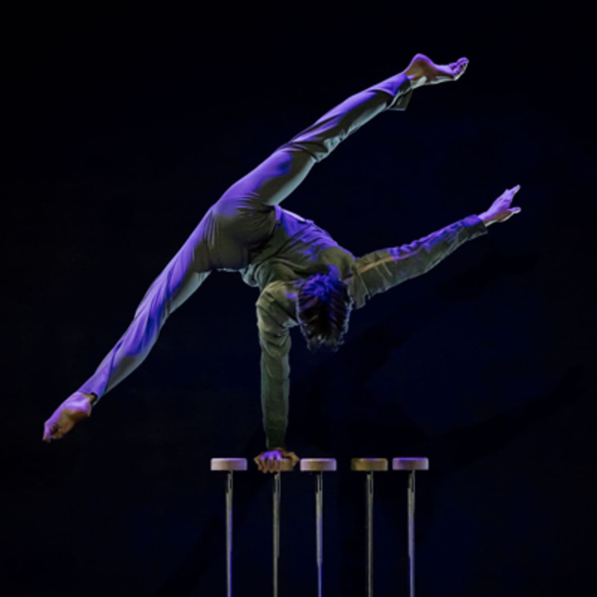le_monastere___cabaret_de_cirque_1