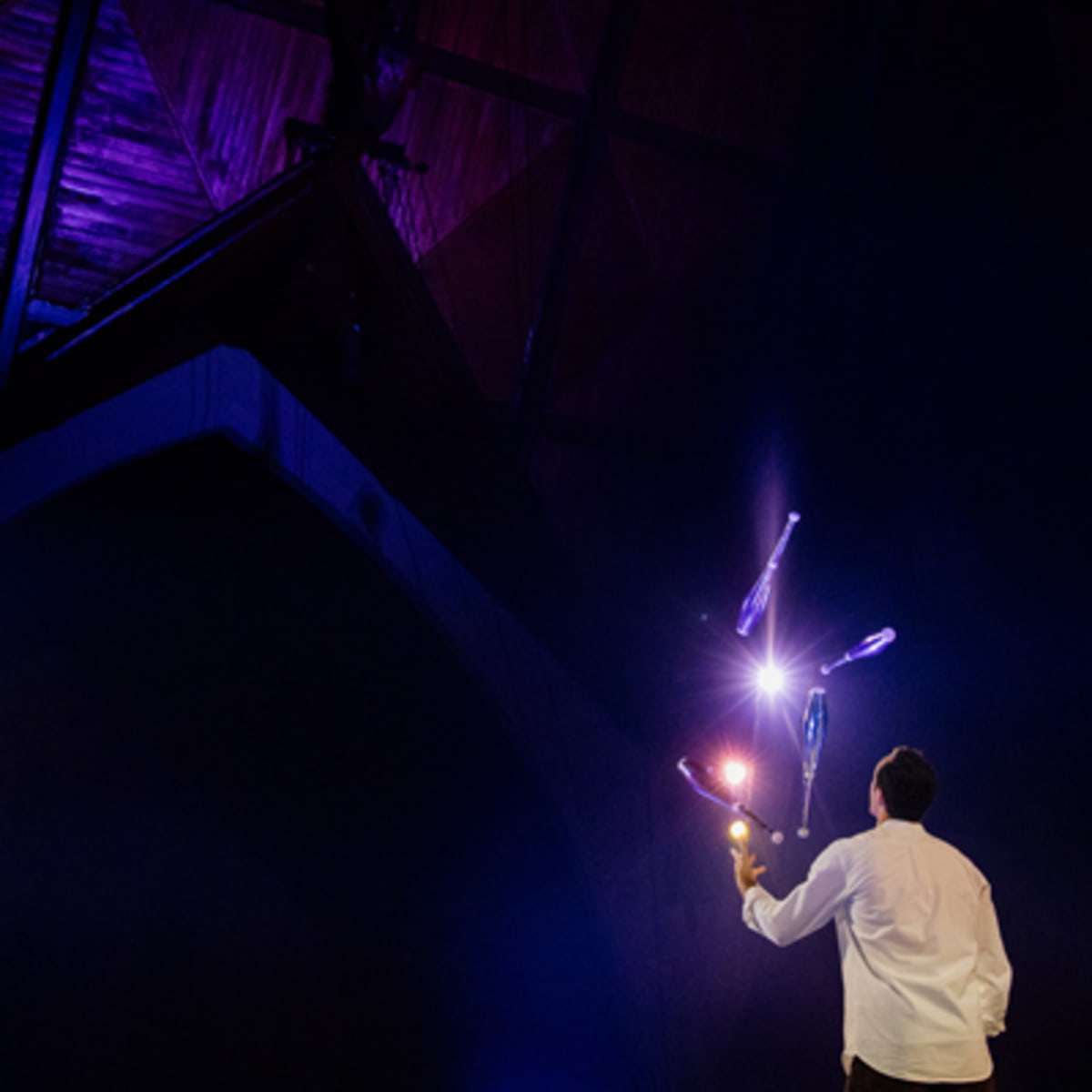 le_monastere___cabaret_de_cirque_3