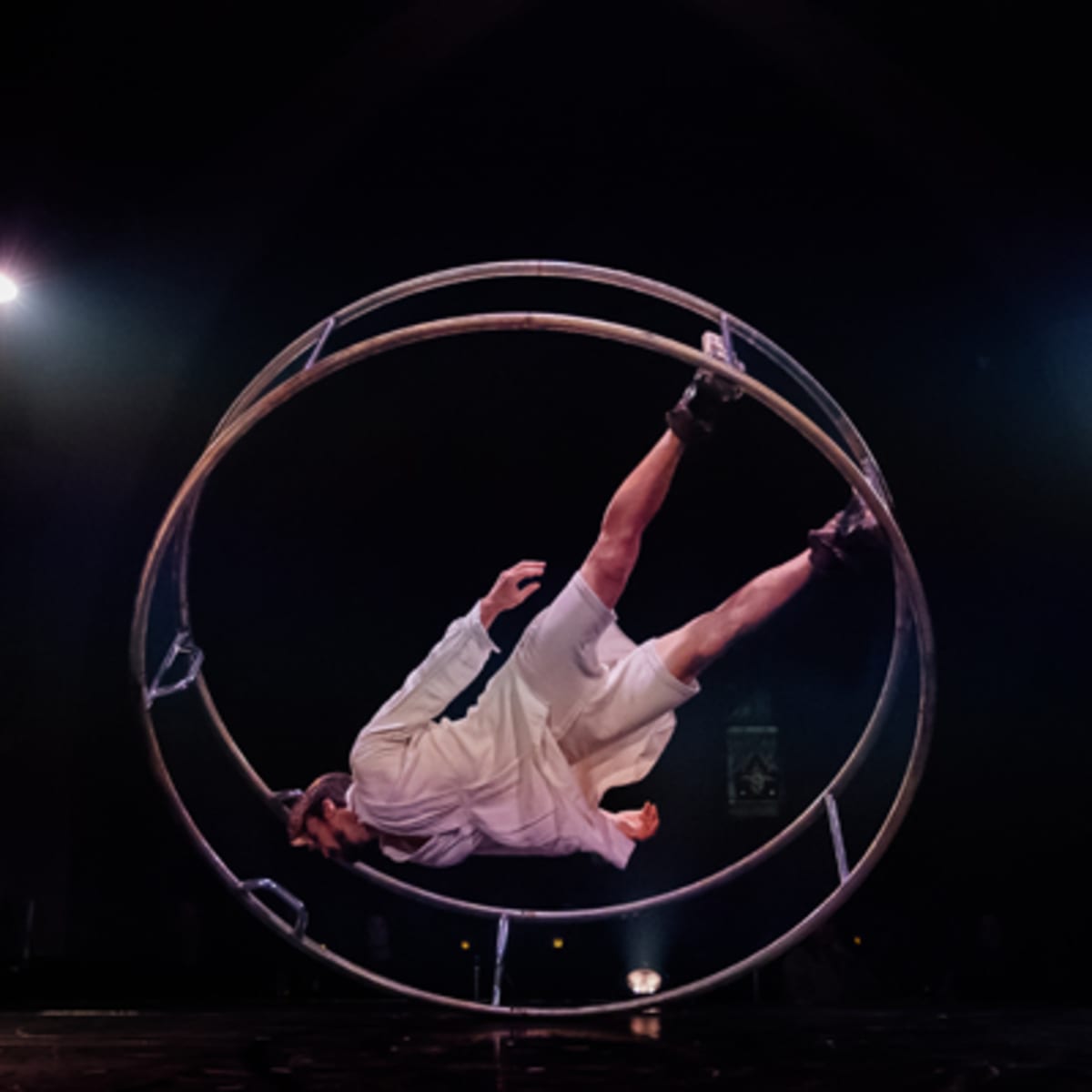 le_monastere___cabaret_de_cirque_5