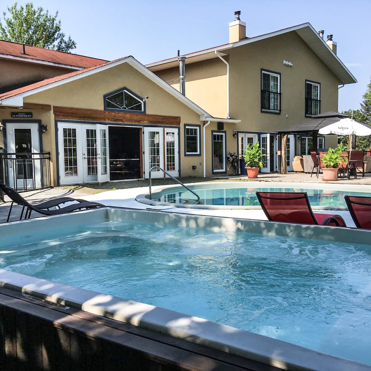 le_montagnard_hotel_condos__chalets_1
