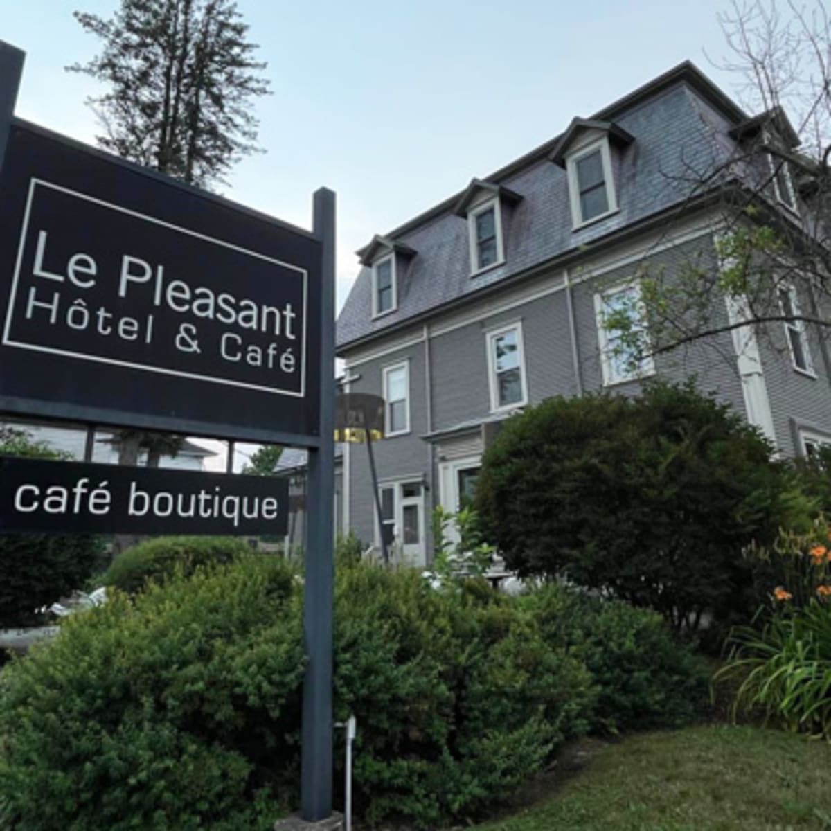 le_pleasant_hotel_et_cafe_1