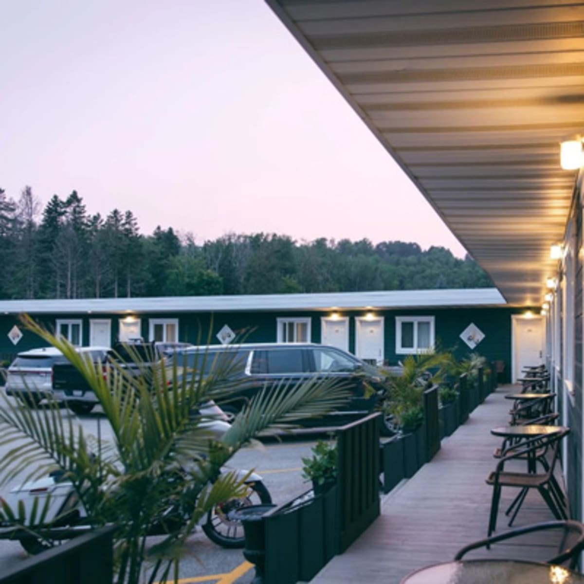 motel_des_cascades_2002_1