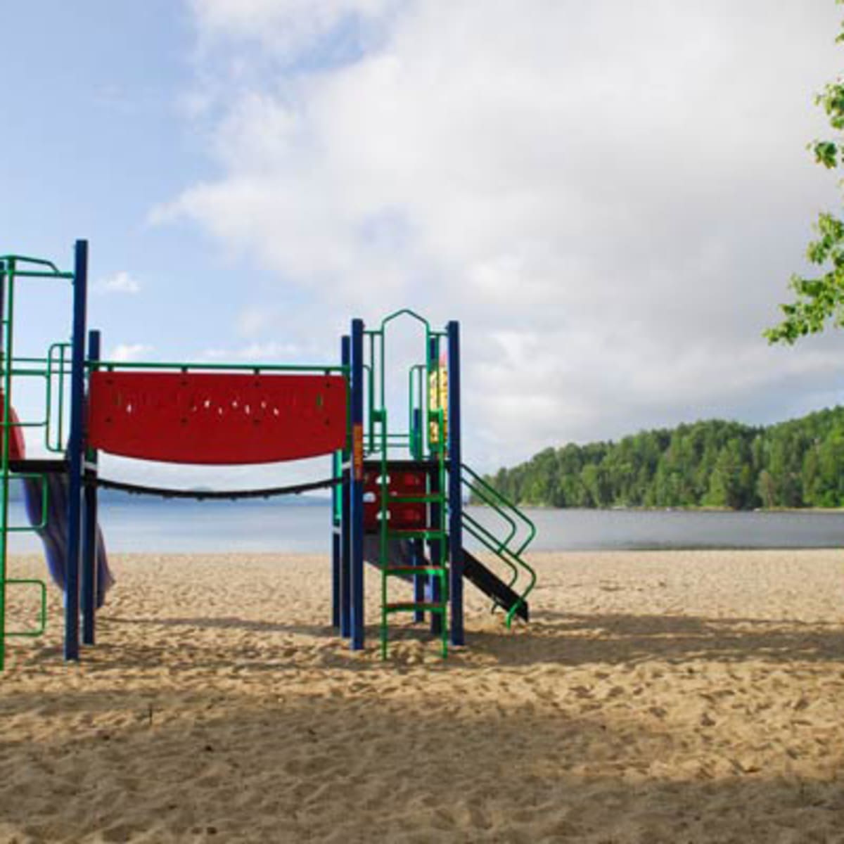 plage_du_centre_touristique_du_lac_simon_3
