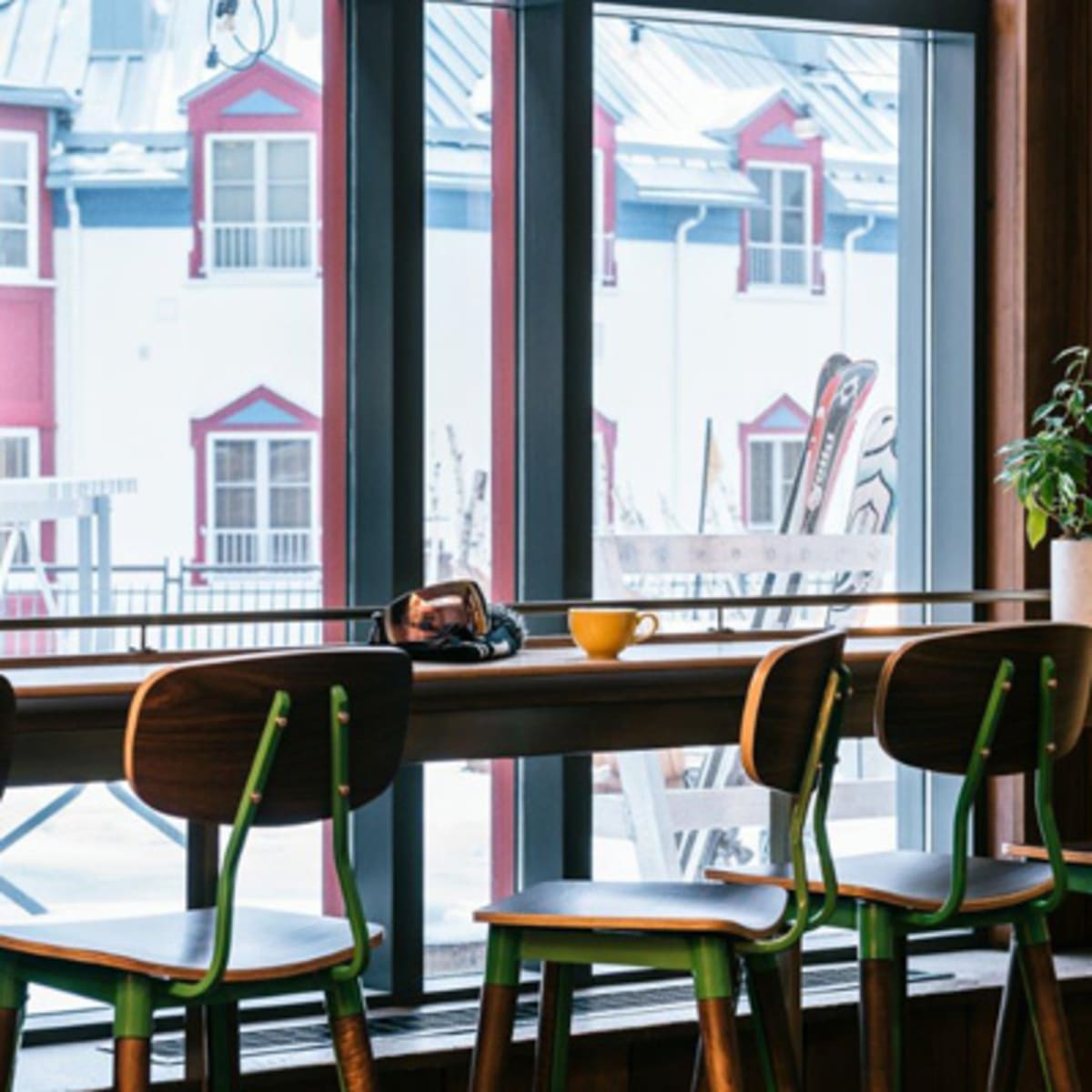 ricochet_cafe__terrasse___fairmont_tremblant_2