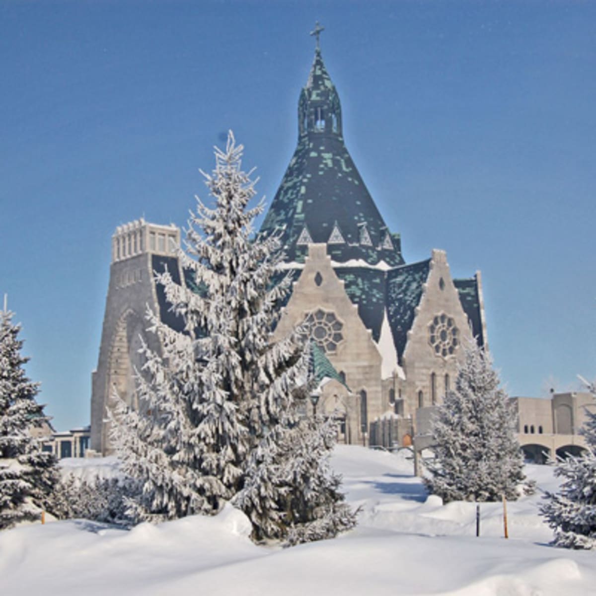 sanctuaire_notre_dame_du_cap_1_h