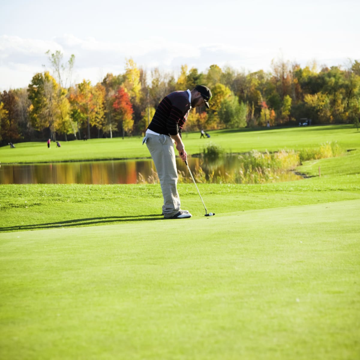 Golfeur au Golf Mont Gabriel en automne