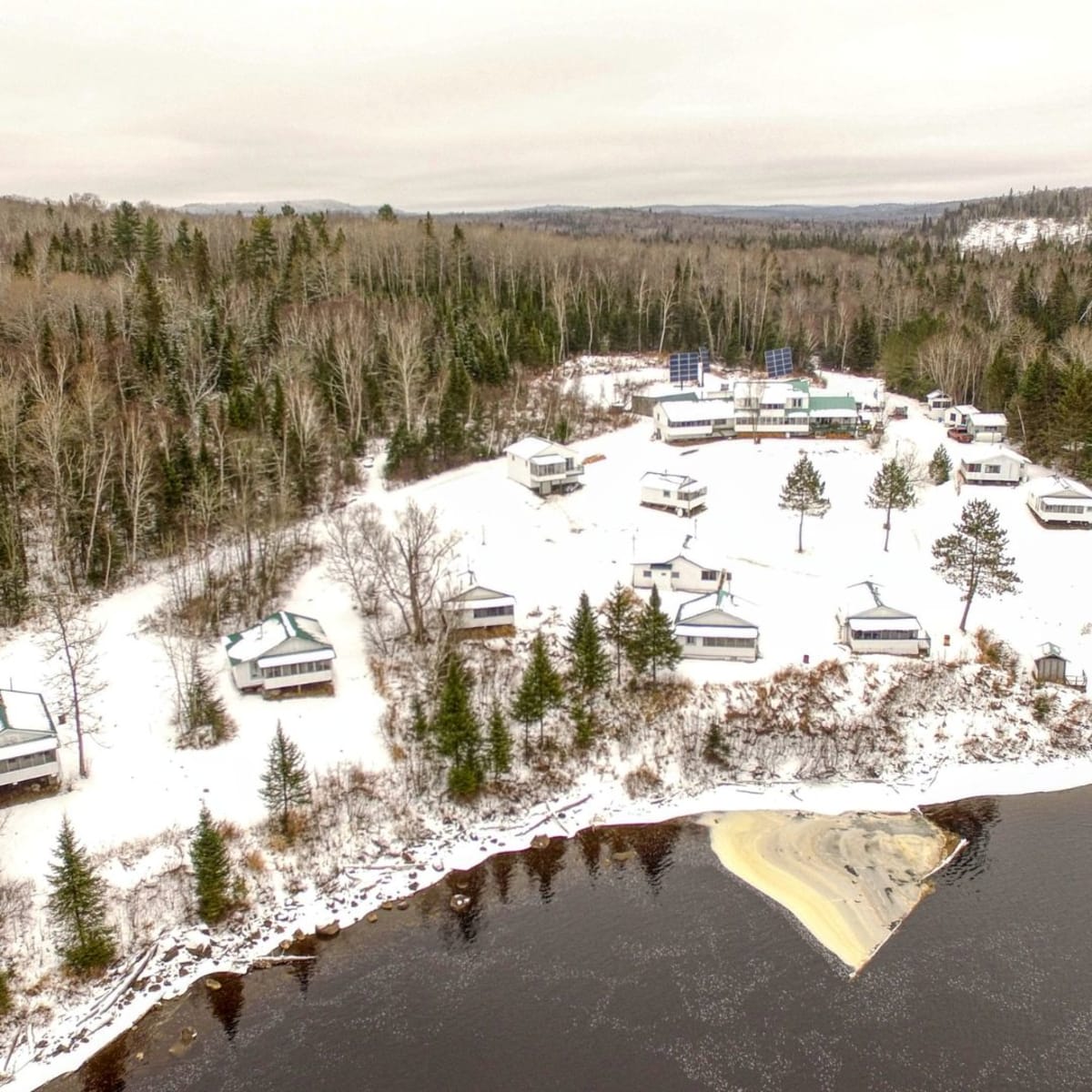 Pourvoirie du Lac Georges en hiver.