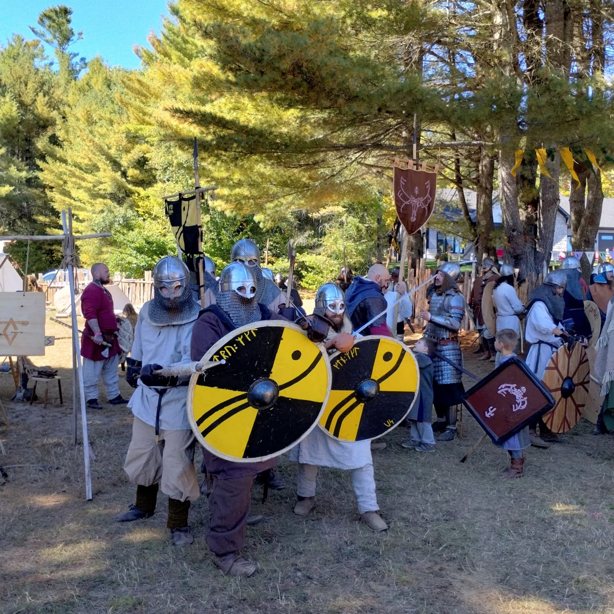 Chevaliers dans un festival médiéval.