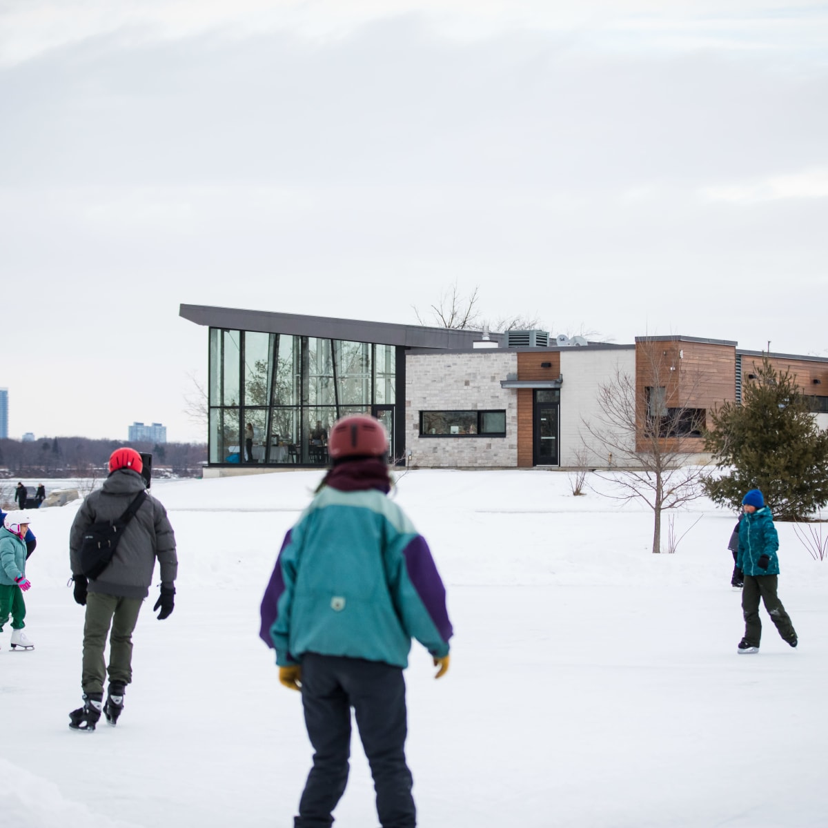 Des personnes patinent au RécréoParc.