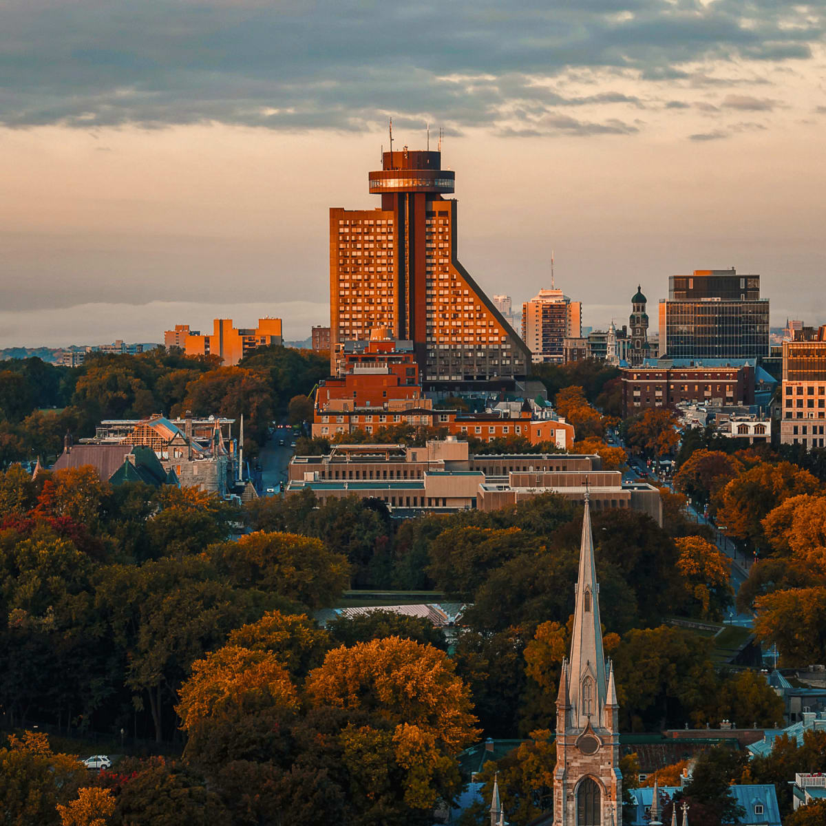 Hotel Le Concorde in the fall.