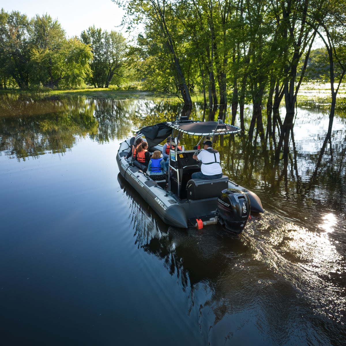 Boat ride through the wetlands of the Lac-St-Pierre Biosphere.