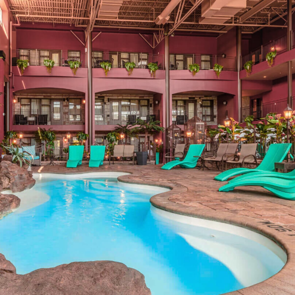 Indoor pool at Hotel Universel in Québec City.