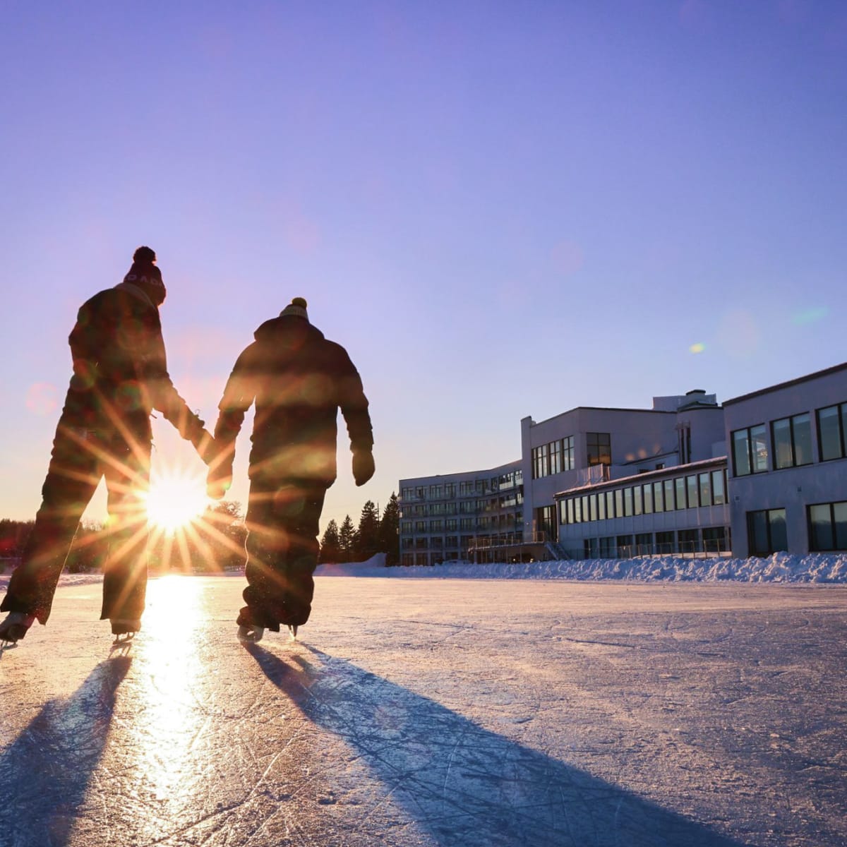couple sur la patinoire à Estérel Resort