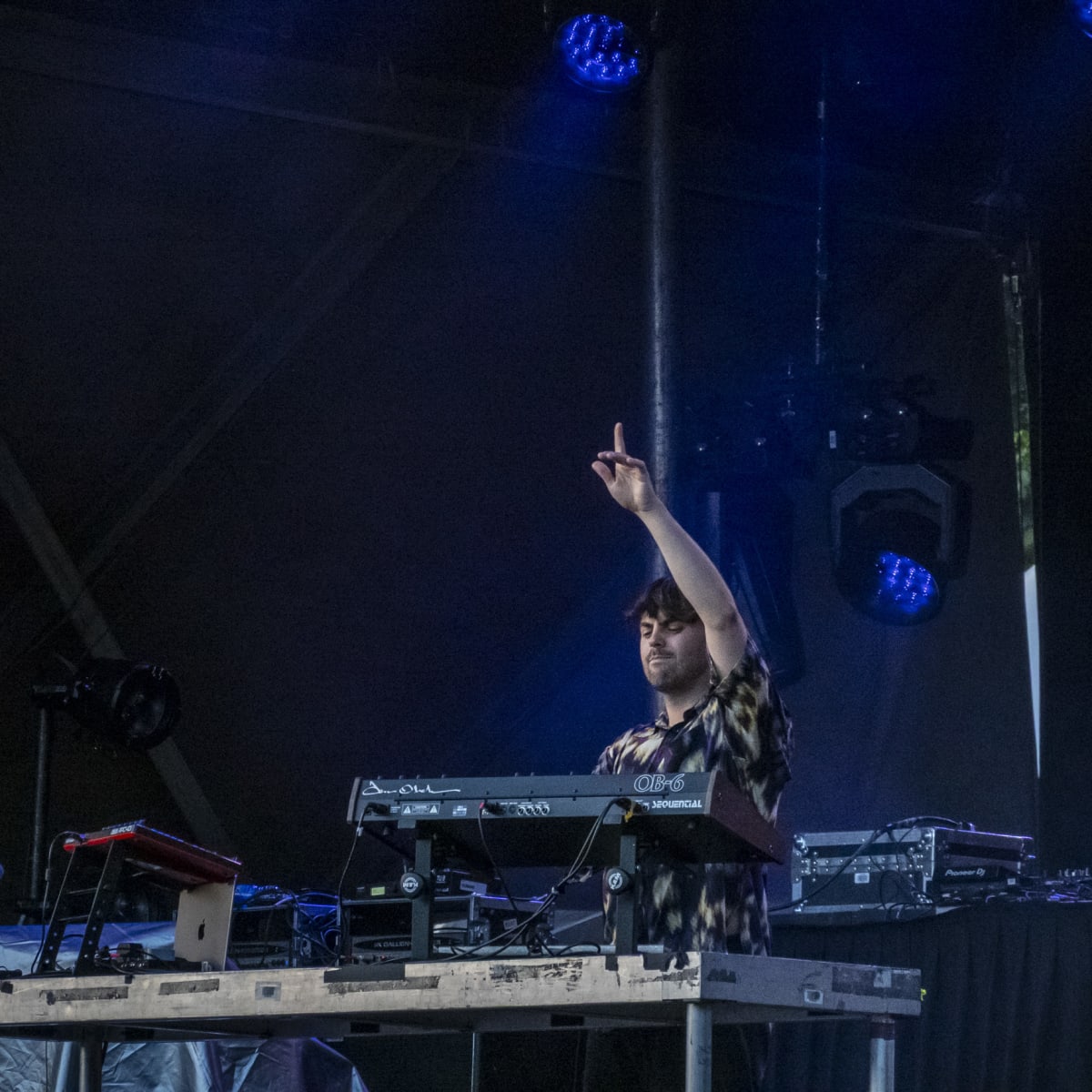 Le DJ CRi en prestation.