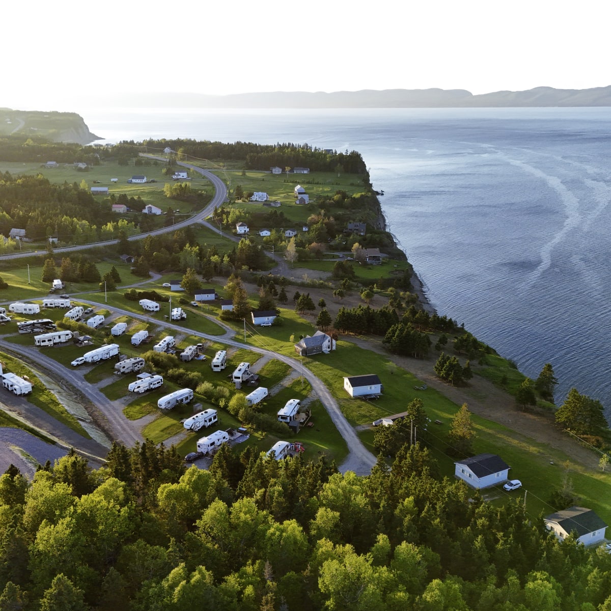 Vue aerienne du camping de Fort Prével et de la mer