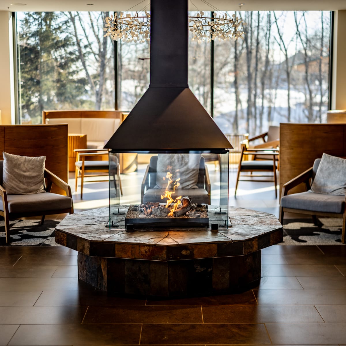 Fireplace and lobby at the Hôtel-Musée Premières Nations in the winter.