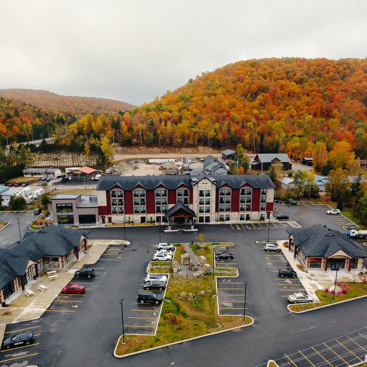 Front view of the Microtel Inn in Tremblant with a background of fall foliage.