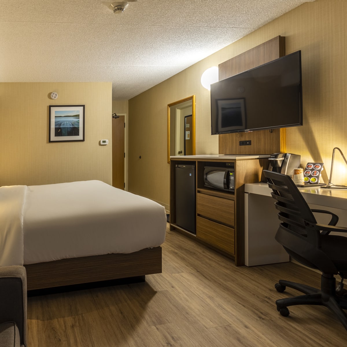 Room at the Comfort Inn Rouyn-Noranda.