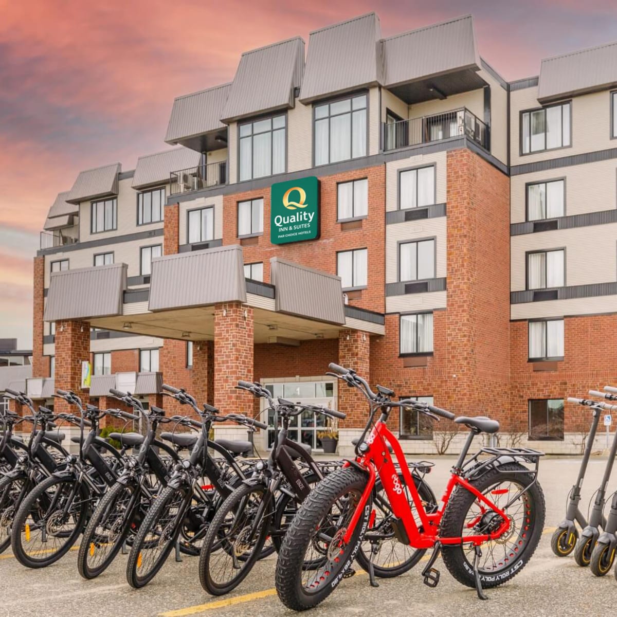Bike station at the Quality Inn & Suites Victoriaville