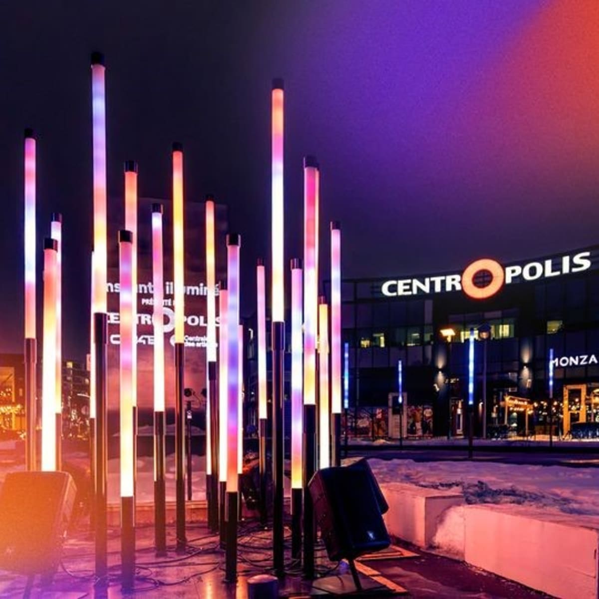 Installation multimédia extérieure au Centropolis de Laval.