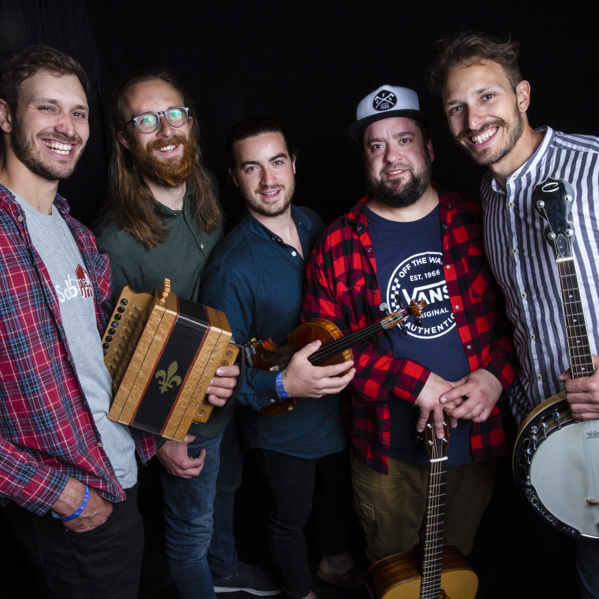 Portrait of the five members of Le Diable à Cinq.