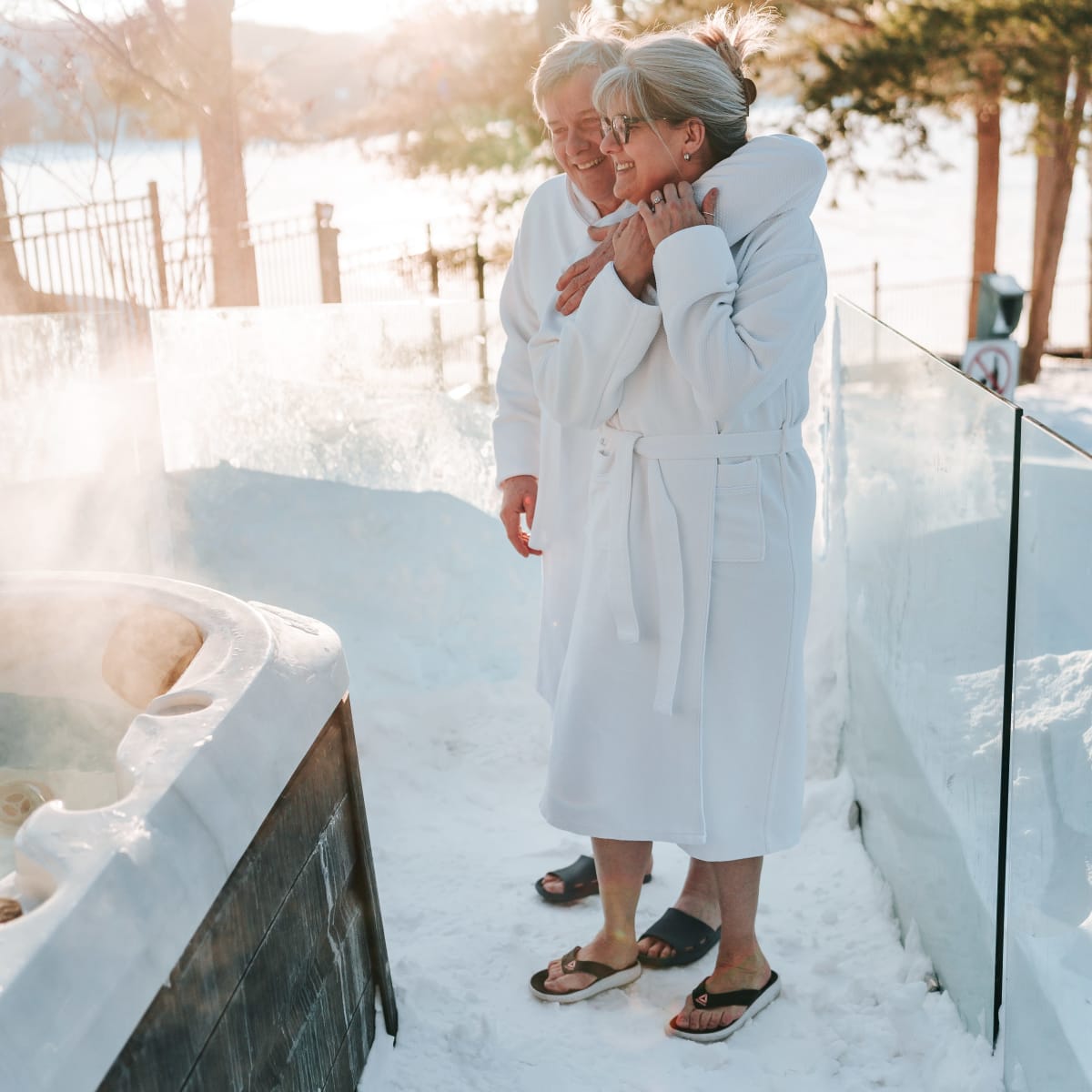 Couple en hiver au spa.