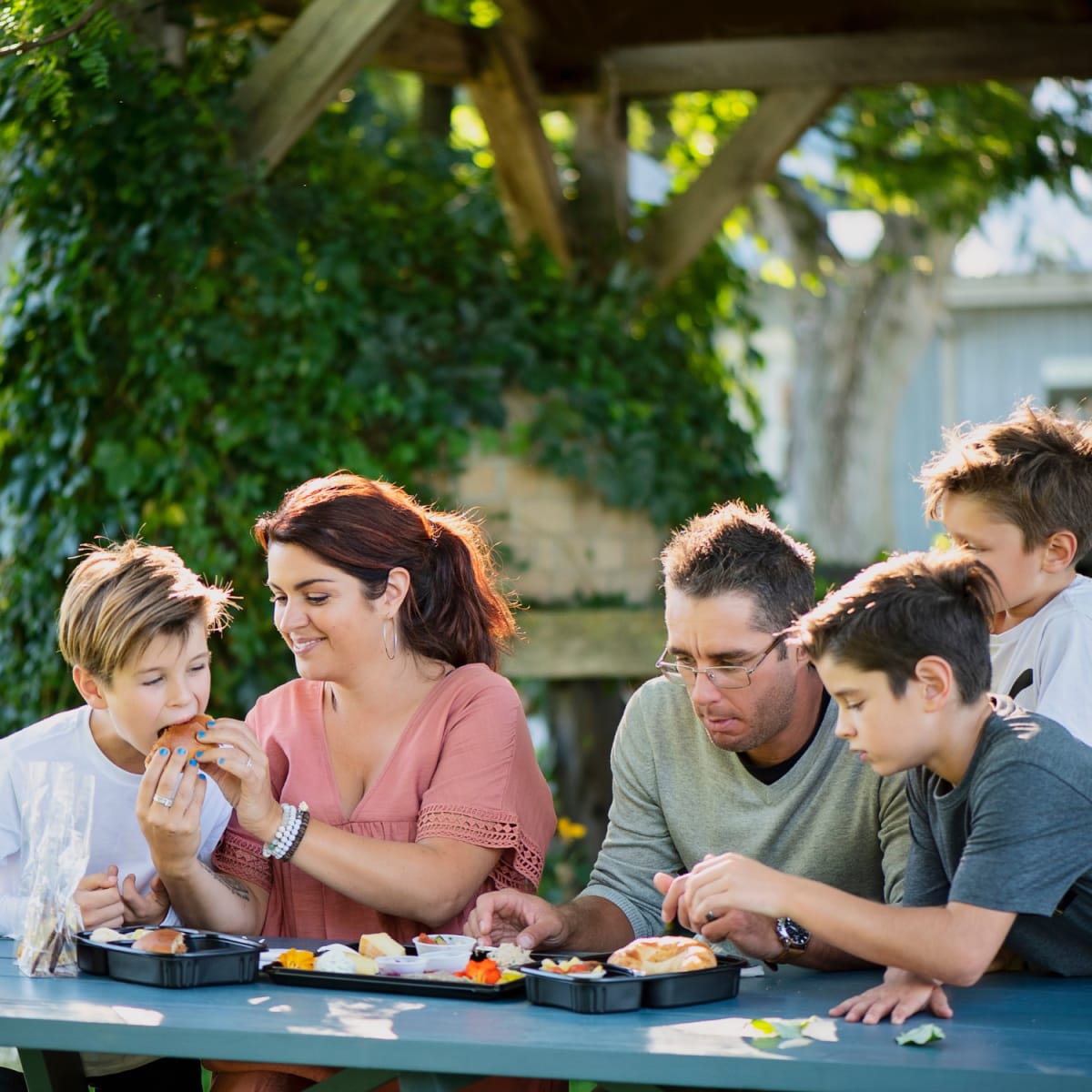 Saveurs locales dégustées en famille