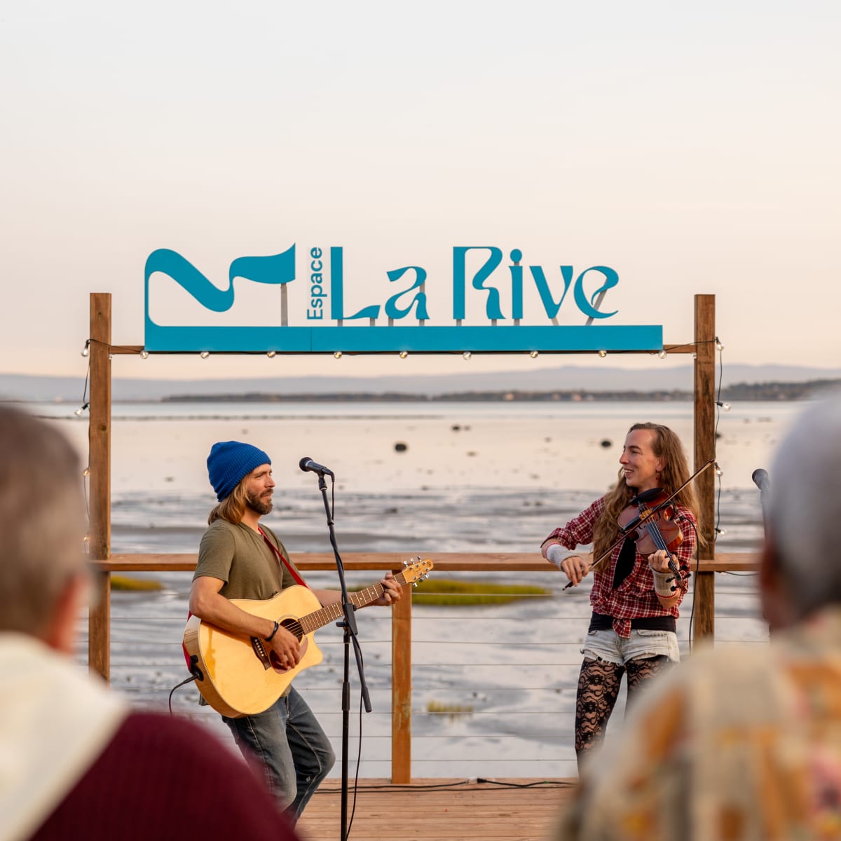 Spectacle sur l'Espace La Rive, dans le Secteur Cratère et marées.