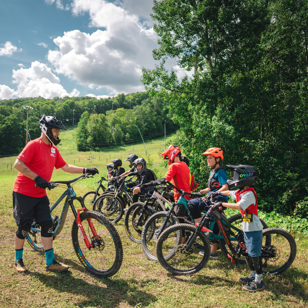Camp de vélo de montagne au Sommet Saint-Sauveur.
