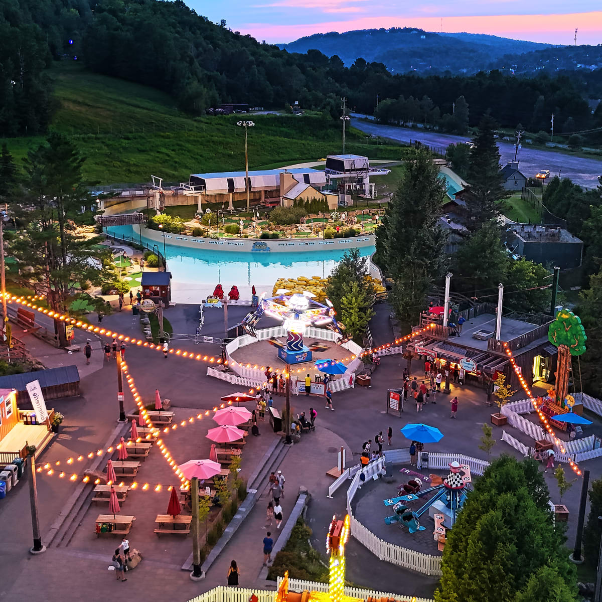 Vue aérienne du Parc FUN du Sommet Saint-Sauveur.
