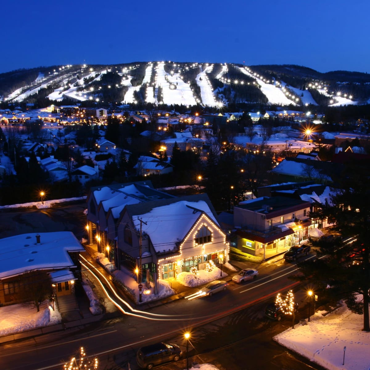 Sommet Saint-Sauveur en soirée.