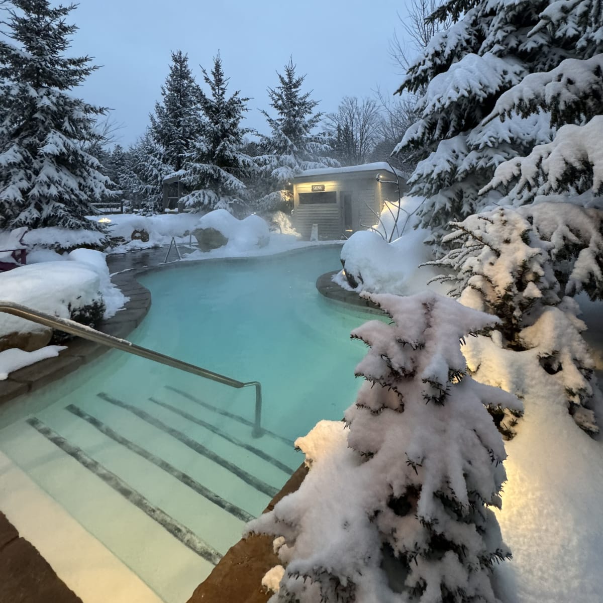 Spa du Manoir Saint-Sauveur en hiver.