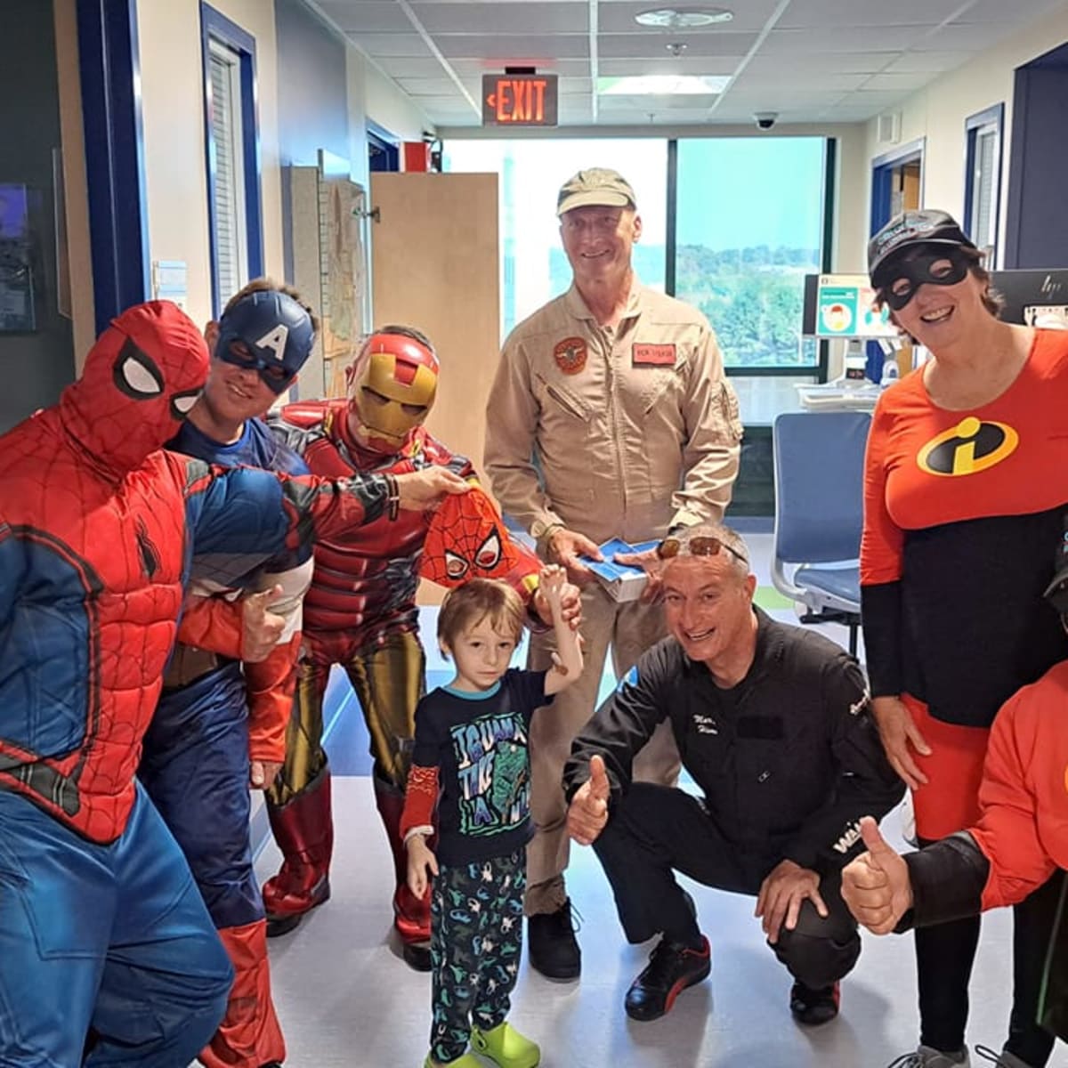 AERO Gatineau-Ottawa Airshow - A child accompanied by adults in superhero costume
