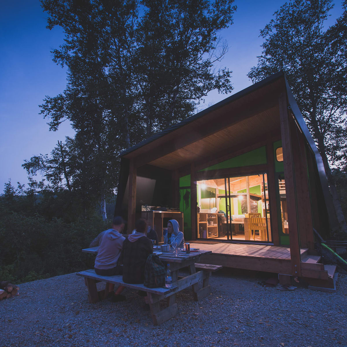 Prêt-à-camper en soirée, Parc national d’Aiguebelle.